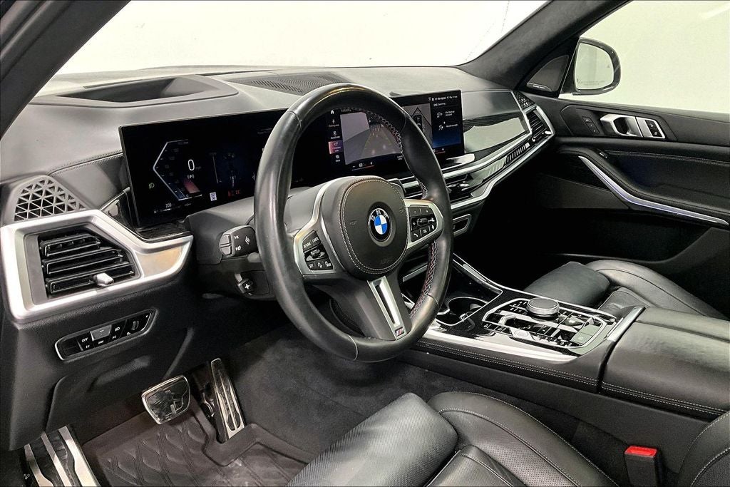 2023 BMW X7 M60i