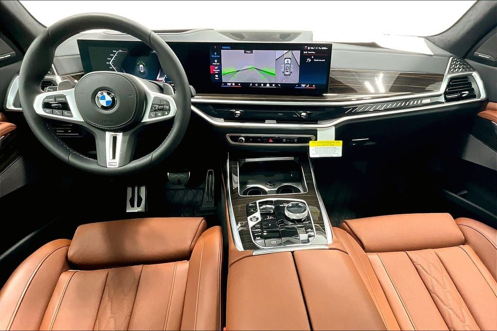 2025 BMW X7 M60i