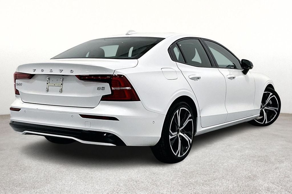 2024 Volvo S60 B5 Plus Dark Theme