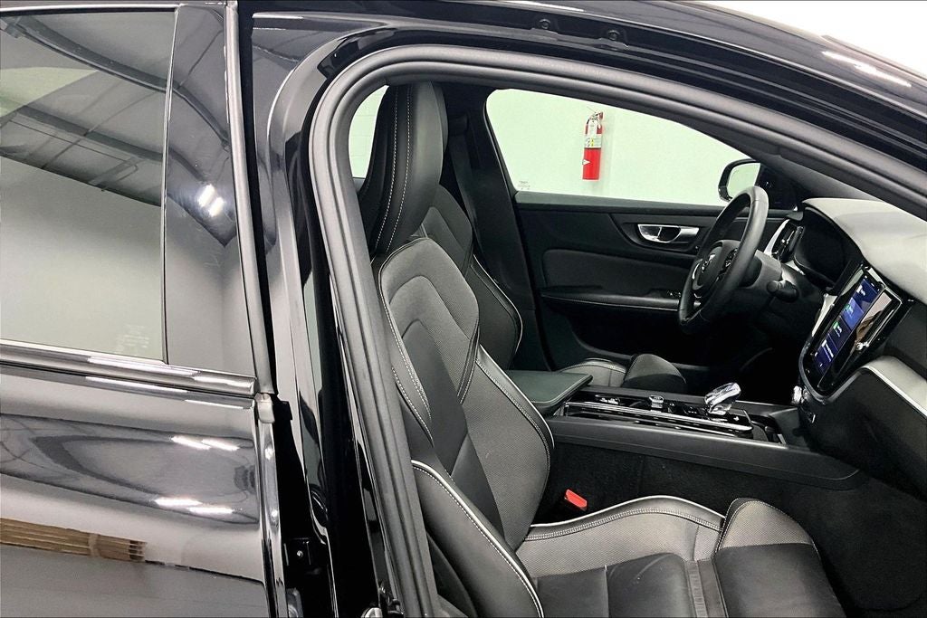 2024 Volvo S60 B5 Plus Black Edition