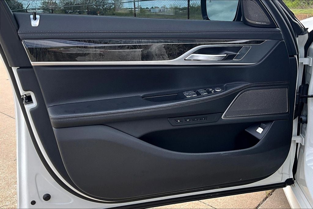 2022 BMW 7 Series 740i