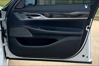 2022 BMW 7 Series 740i