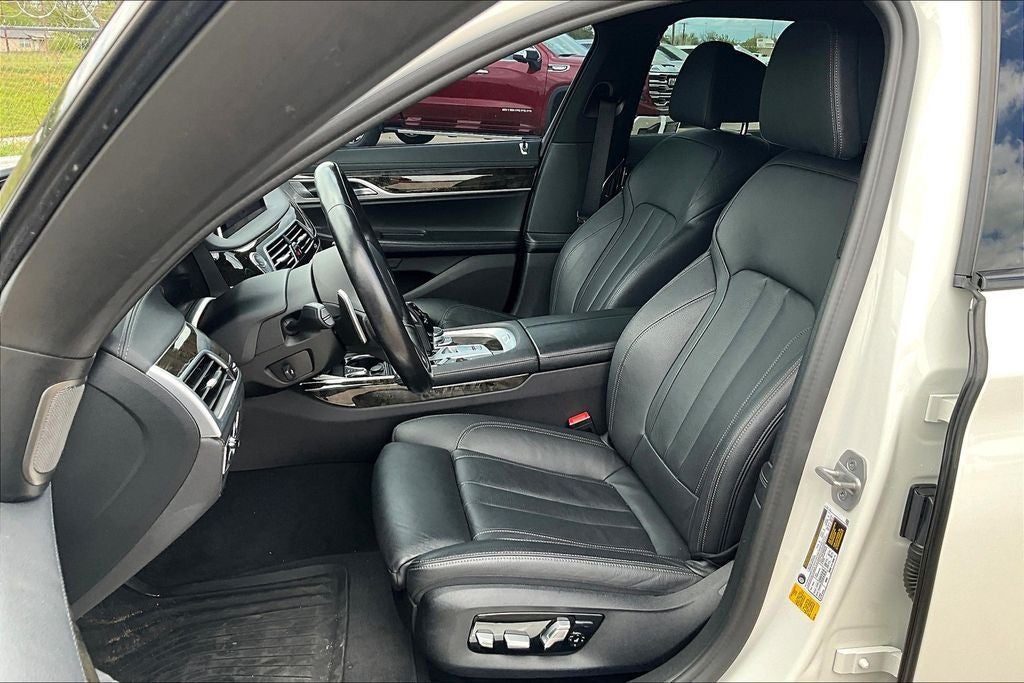 2022 BMW 7 Series 740i