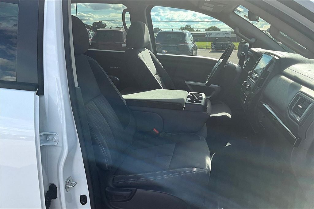 2023 Nissan Titan SV