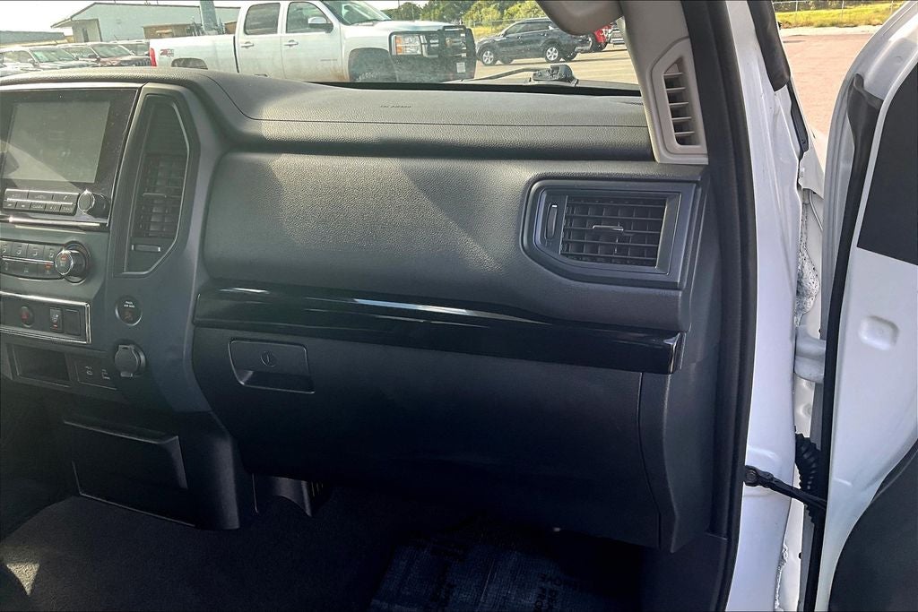 2023 Nissan Titan SV