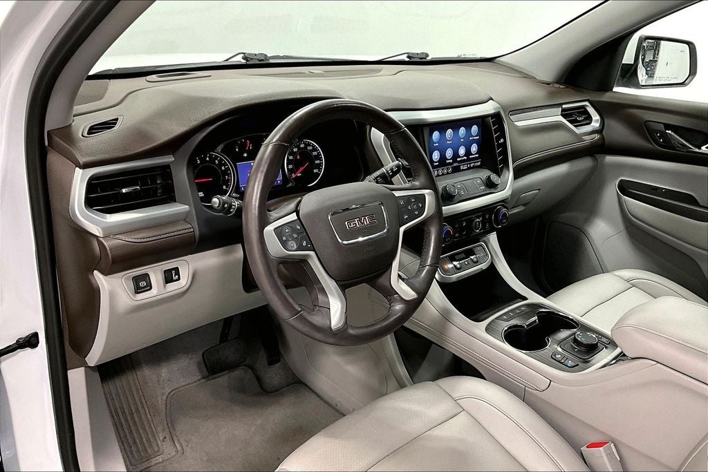 2022 GMC Acadia SLT