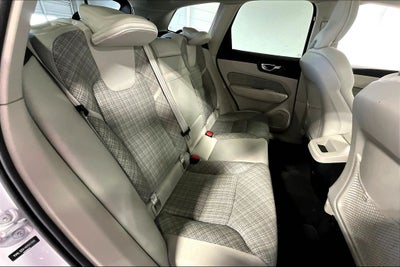2022 Volvo XC60 B5 Momentum