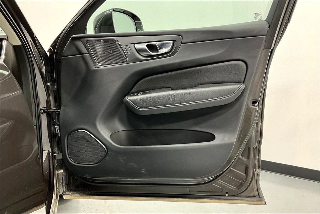 2022 Volvo XC60 B5 Momentum