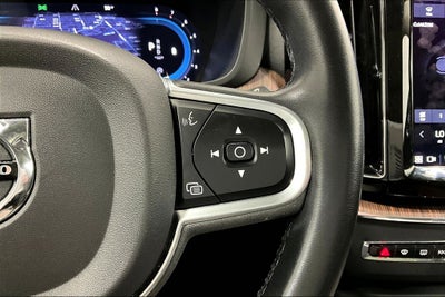 2022 Volvo XC60 B5 Momentum