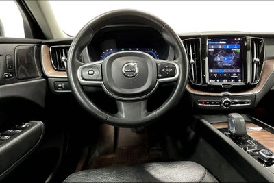 2022 Volvo XC60 B5 Momentum
