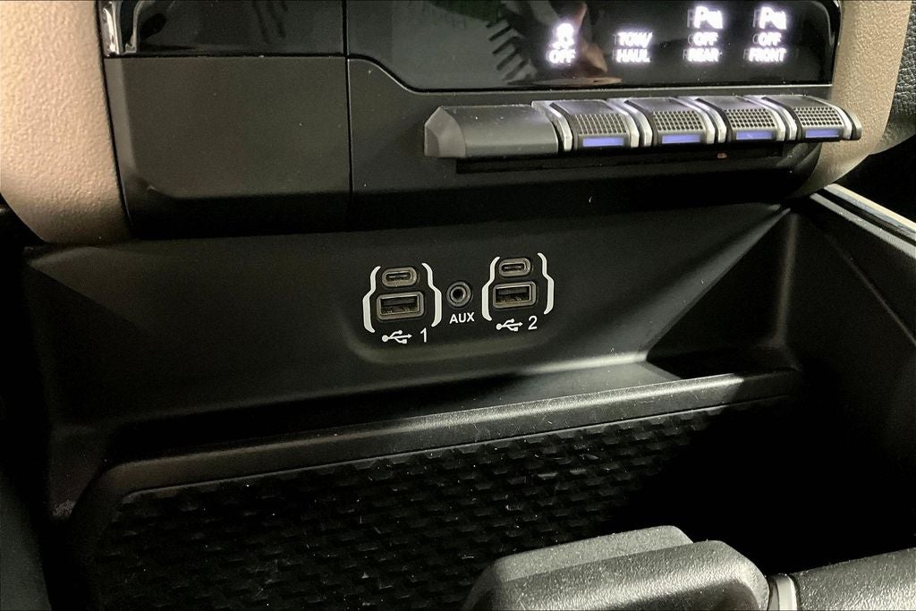 2022 RAM 1500 Laramie Crew Cab 4x4 5'7' Box