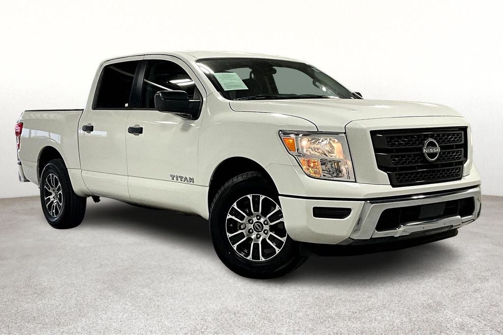 2023 Nissan TITAN Crew Cab SV 4x2