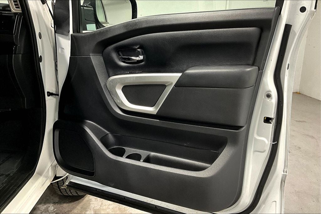 2023 Nissan TITAN Crew Cab SV 4x2