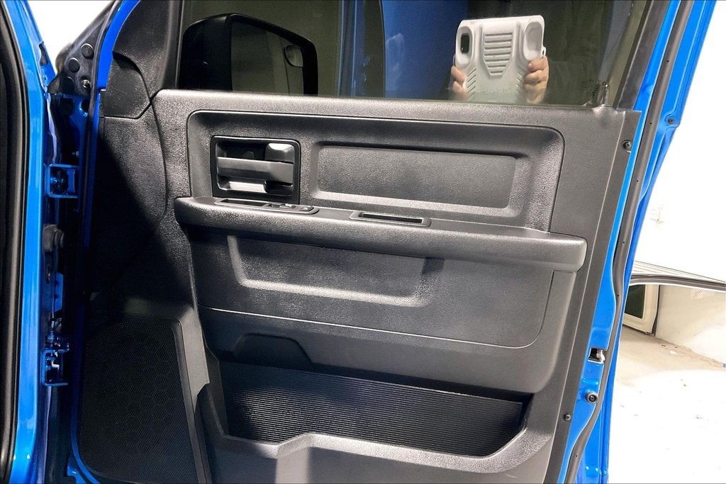2023 RAM 1500 Classic Tradesman Crew Cab 4x4 5'7' Box