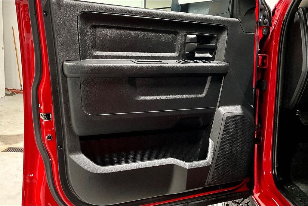 2017 RAM 2500 Tradesman Crew Cab 4x4 6'4' Box