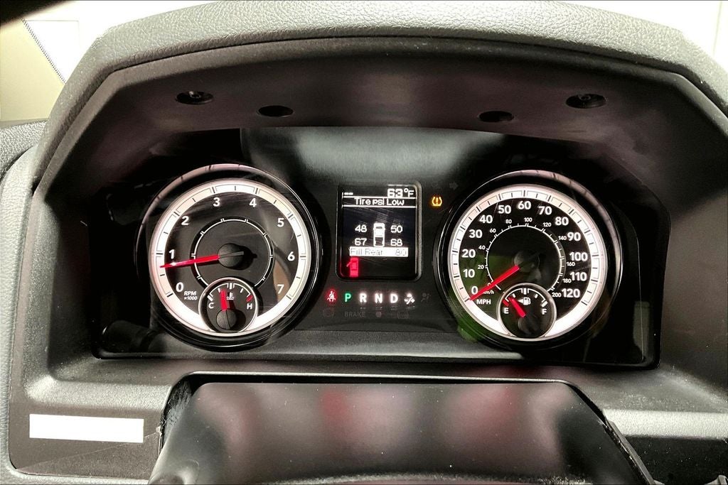 2017 RAM 2500 Tradesman Crew Cab 4x4 6'4' Box