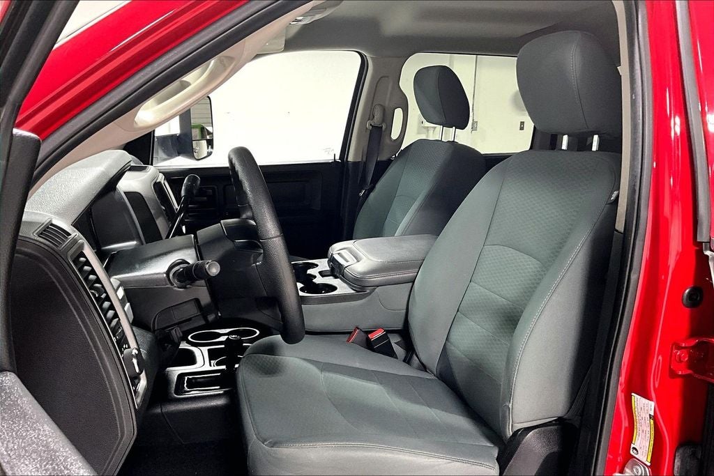 2017 RAM 2500 Tradesman Crew Cab 4x4 6'4' Box