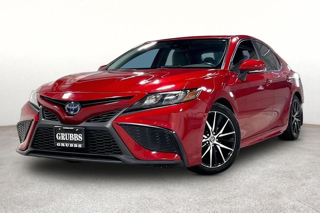 2022 Toyota Camry SE Hybrid