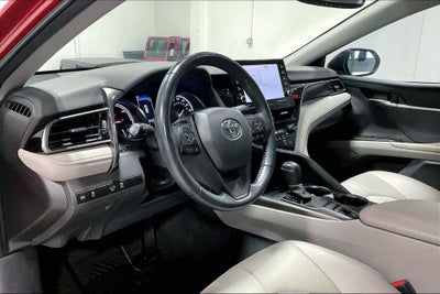 2022 Toyota Camry SE Hybrid