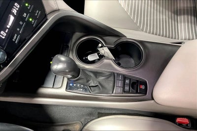 2022 Toyota Camry SE Hybrid