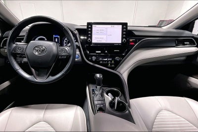 2022 Toyota Camry SE Hybrid