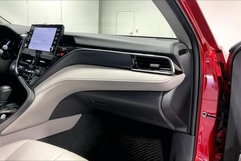 2022 Toyota Camry SE Hybrid