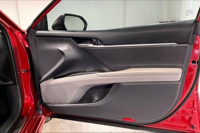 2022 Toyota Camry SE Hybrid