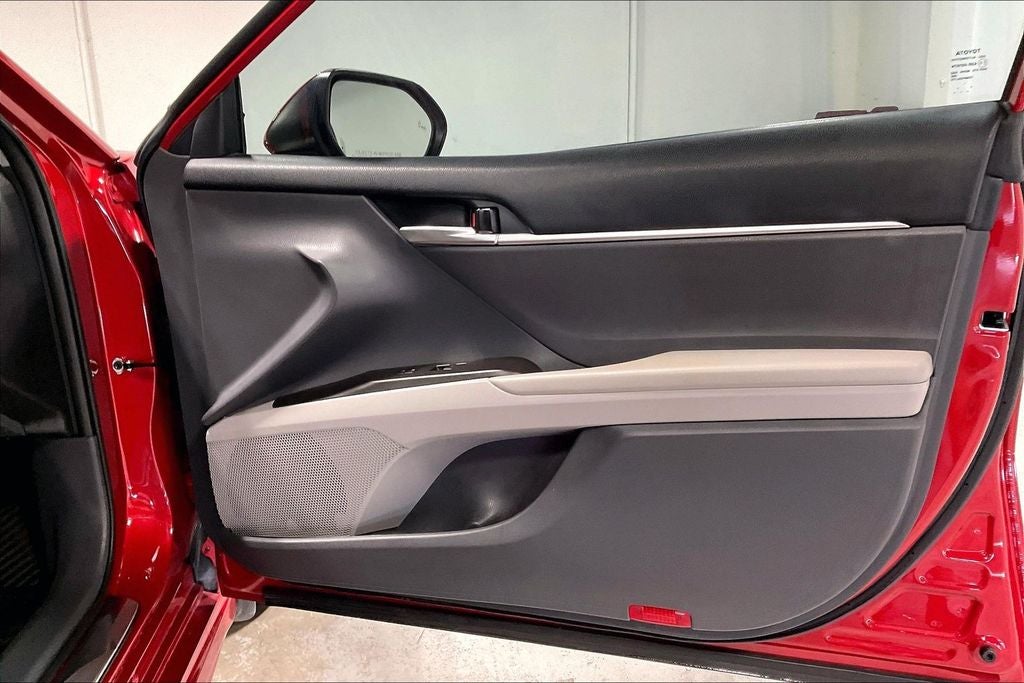 2022 Toyota Camry SE Hybrid