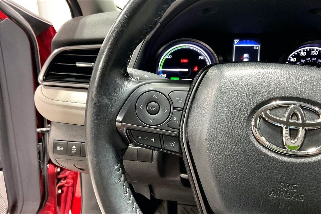 2022 Toyota Camry SE Hybrid
