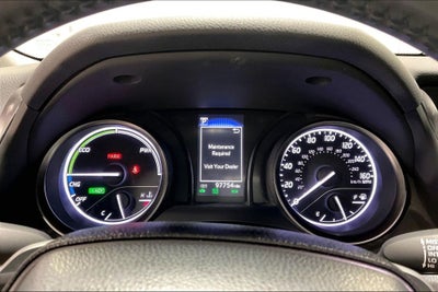 2022 Toyota Camry SE Hybrid