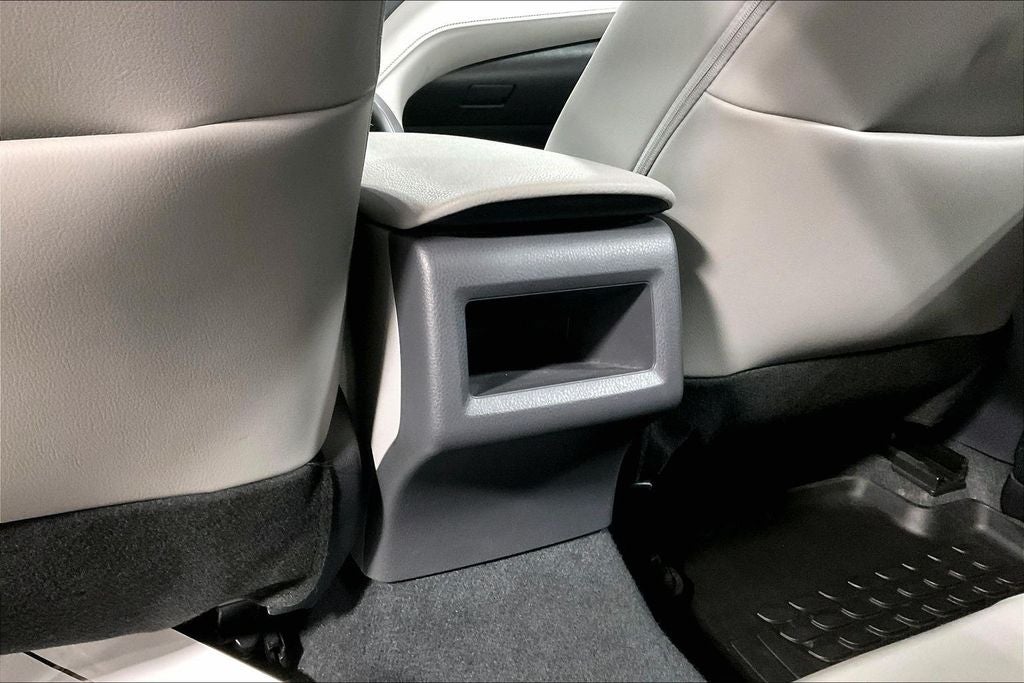 2022 Toyota Camry SE Hybrid