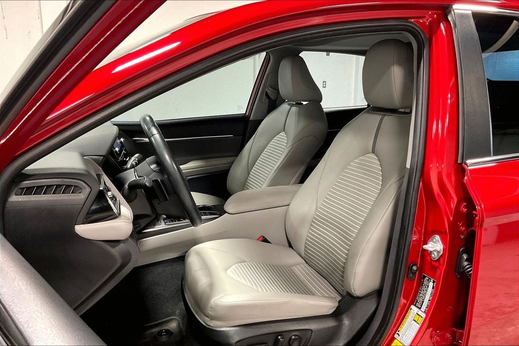 2022 Toyota Camry SE Hybrid