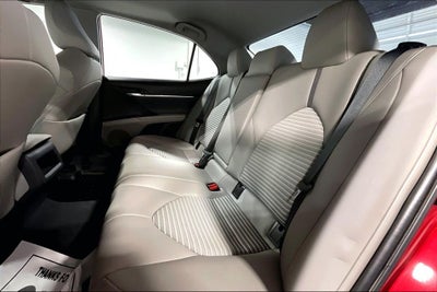 2022 Toyota Camry SE Hybrid