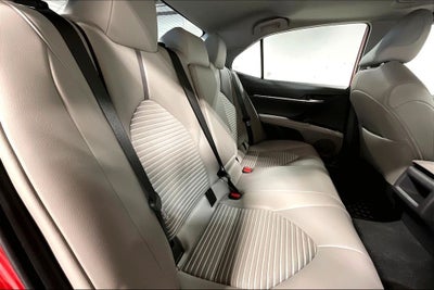2022 Toyota Camry SE Hybrid