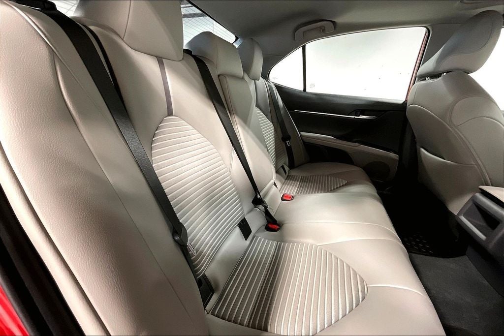 2022 Toyota Camry SE Hybrid