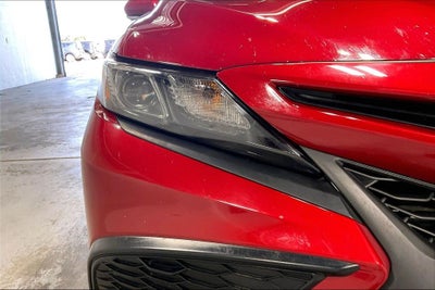 2022 Toyota Camry SE Hybrid