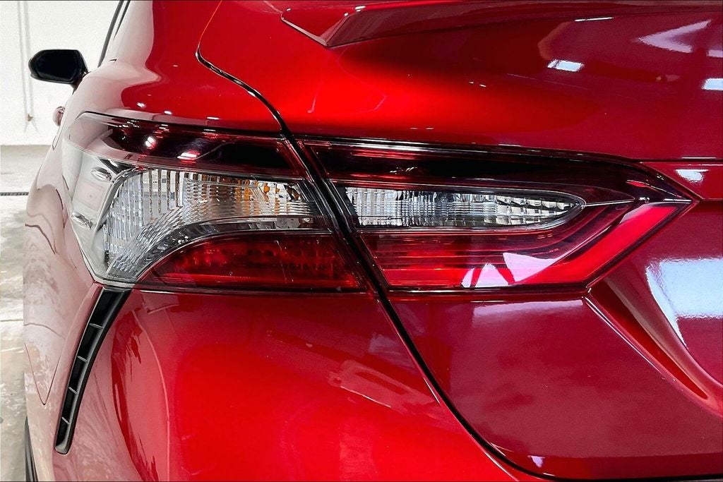 2022 Toyota Camry SE Hybrid