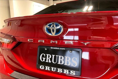 2022 Toyota Camry SE Hybrid