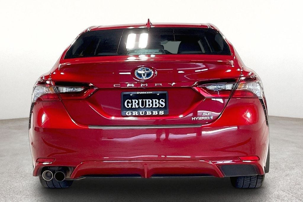 2022 Toyota Camry SE Hybrid
