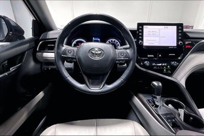 2022 Toyota Camry SE Hybrid