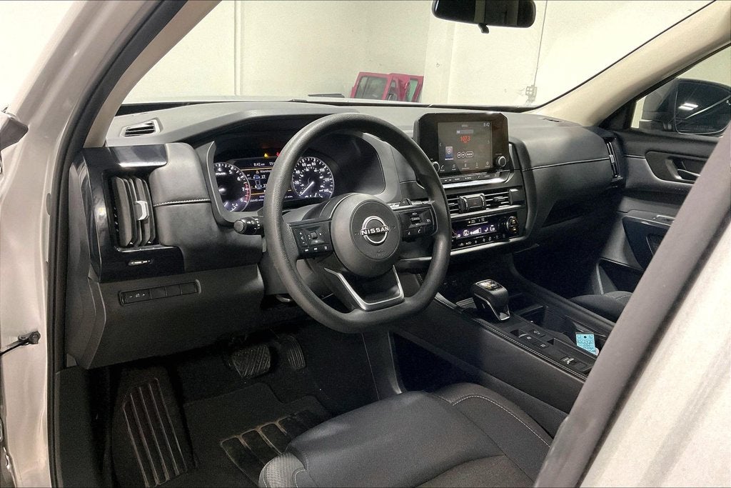 2025 Nissan Pathfinder S FWD