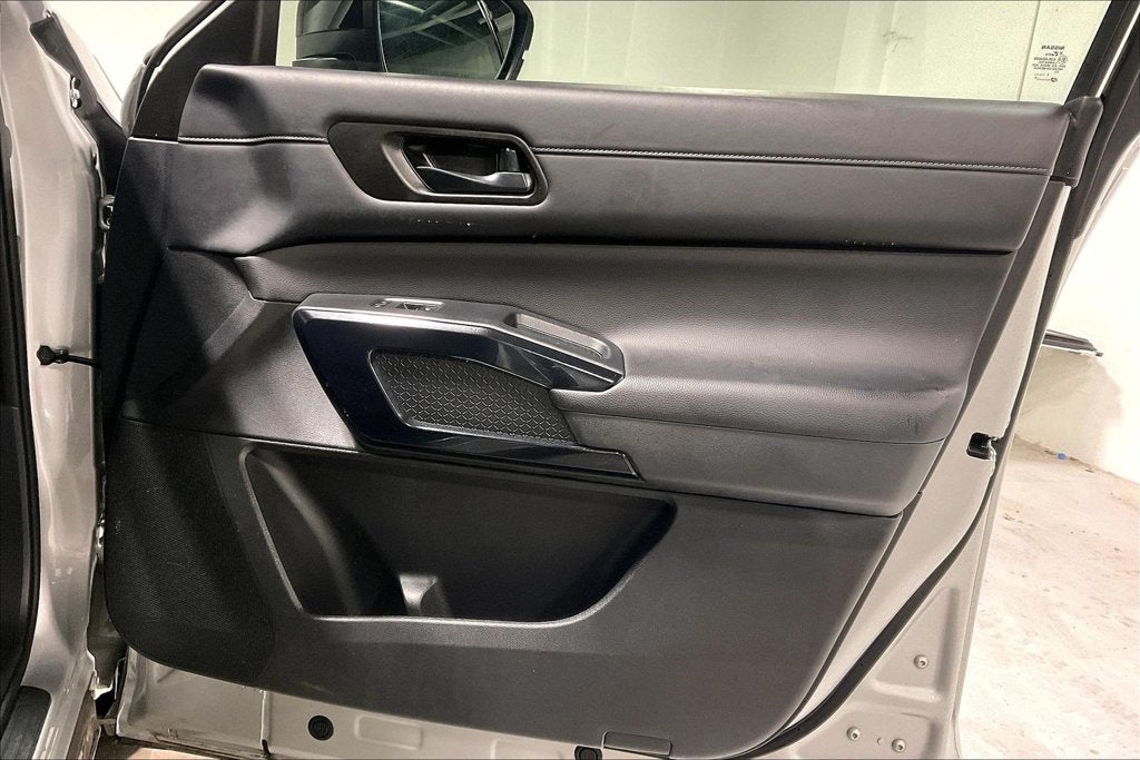 2025 Nissan Pathfinder S FWD