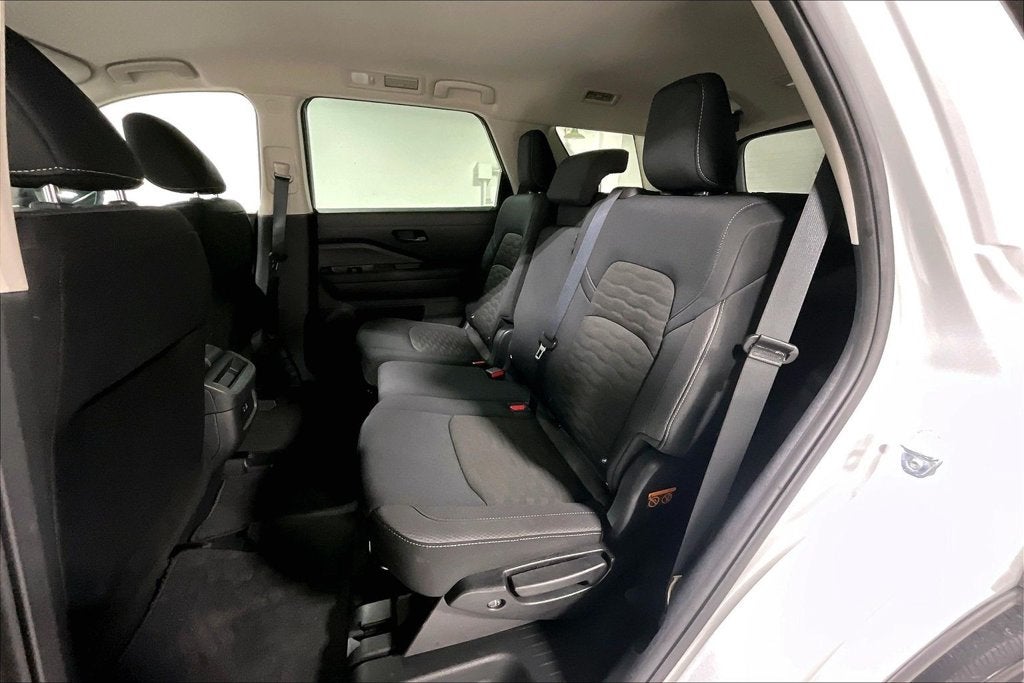 2025 Nissan Pathfinder S FWD