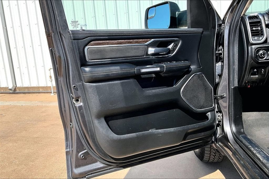 2019 RAM 1500 Laramie Crew Cab 4x4 5'7" Box