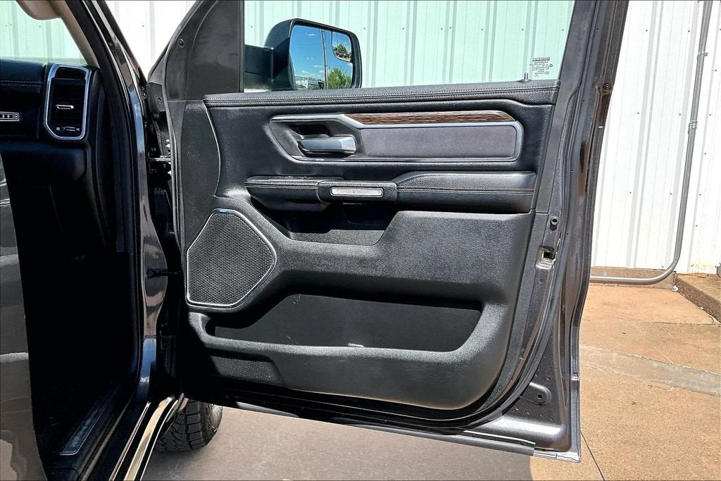 2019 RAM 1500 Laramie Crew Cab 4x4 5'7" Box