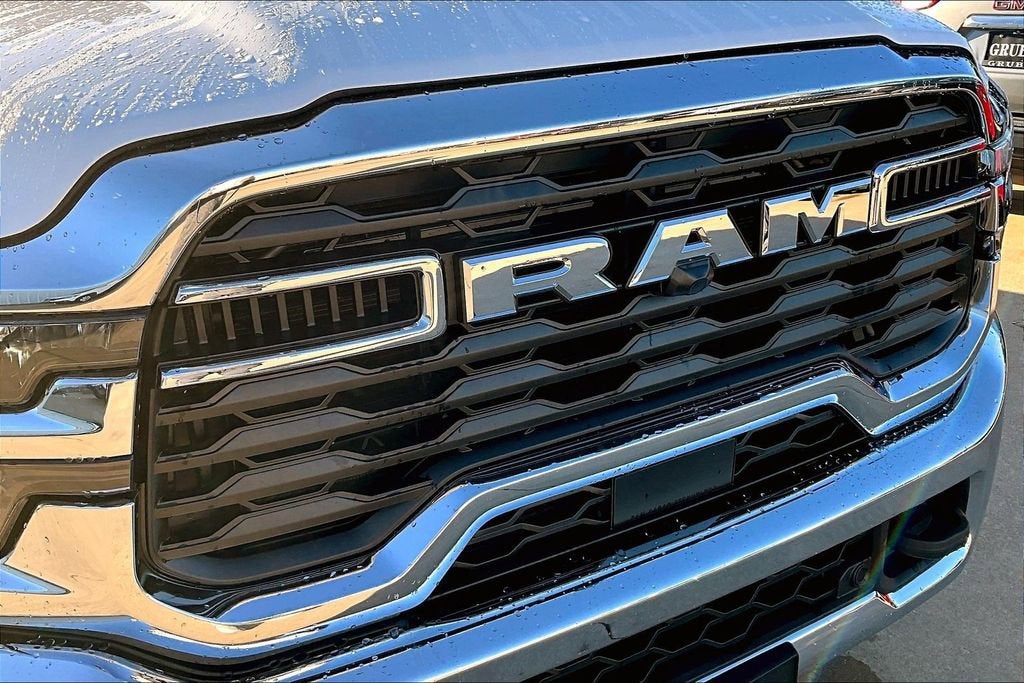 2025 RAM 3500 Tradesman Crew Cab 4x4 8' Box